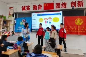 张家界市救助站（市未保中心）组织志愿者赴天门山镇芙蓉学校普及“五防”安全知识 ...