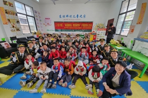 向国旗敬礼 育爱国情怀——让乡村儿童感受庄严的升国旗仪式 ...