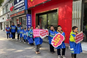 张家界小义工开展“寒冬送温暖”，让春节更有意义