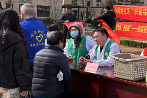 雷锋日义诊暖人心，健康服务进社区