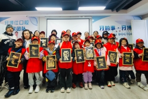 金箔绘就东方神韵 少年巧手传承非遗